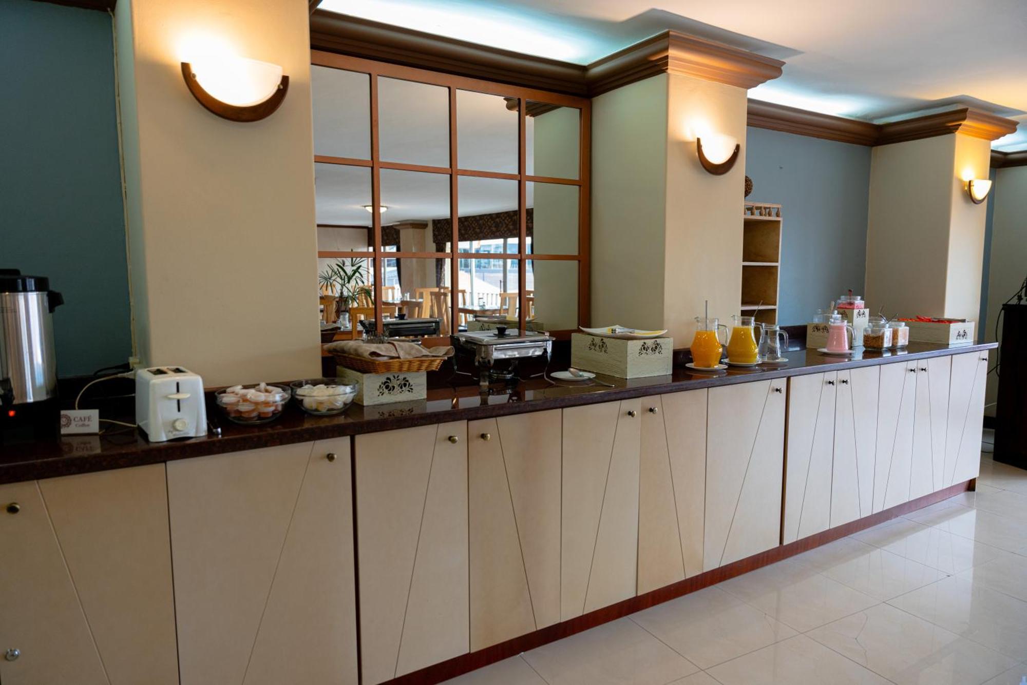 Hotel Santa Monica Cuenca Buitenkant foto