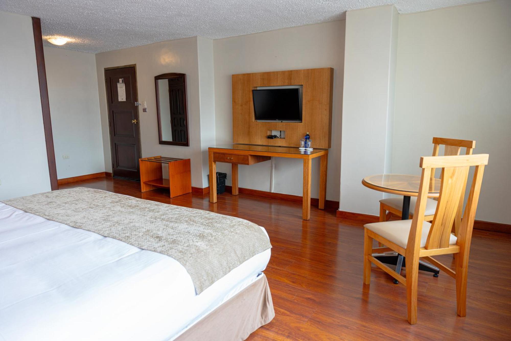 Hotel Santa Monica Cuenca Buitenkant foto