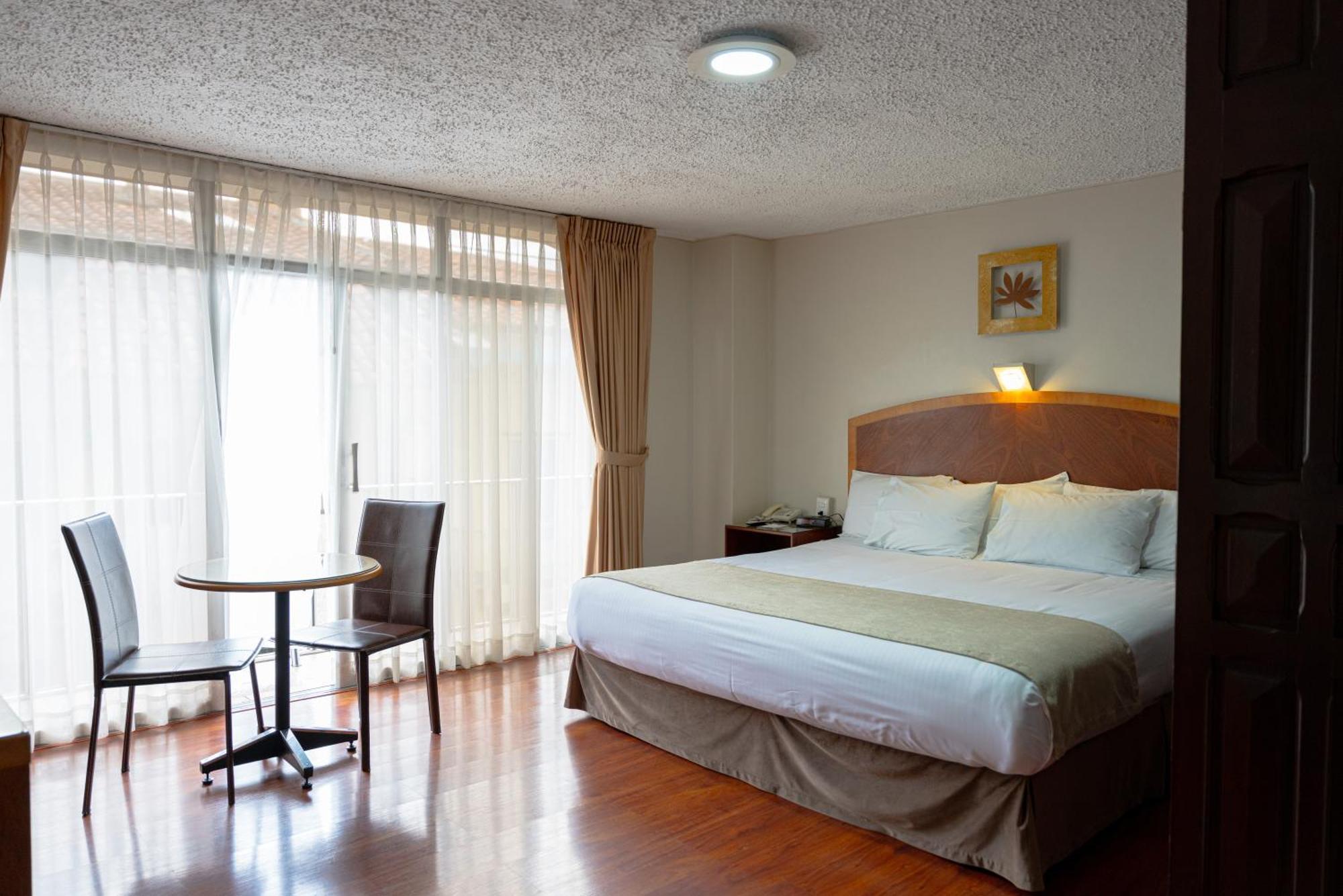 Hotel Santa Monica Cuenca Buitenkant foto